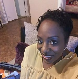 Meet your Posher, Angela